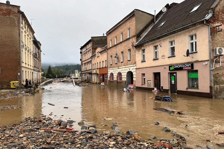 Dramat na południu: Najgorszy jest huk wody