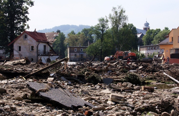 Powódź na Ziemi Kłodzkiej - po przejściu niszczącej fali [ZDJĘCIA]