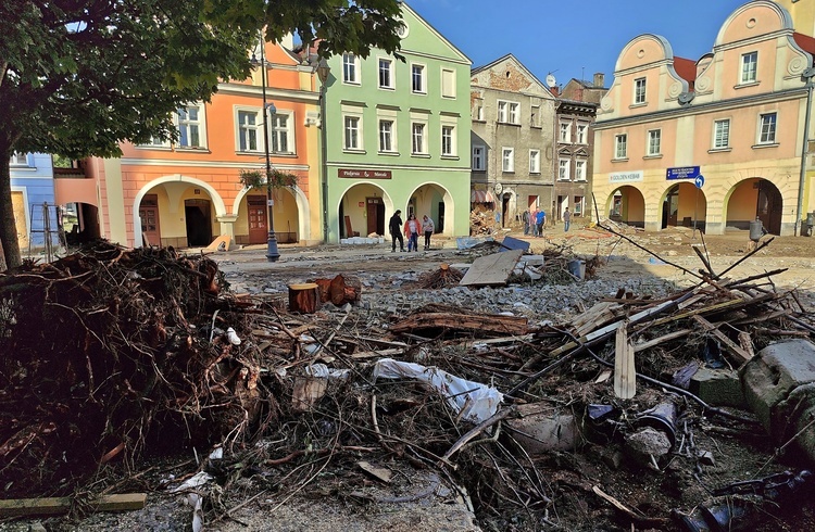 Powódź na Ziemi Kłodzkiej - po przejściu niszczącej fali [ZDJĘCIA]