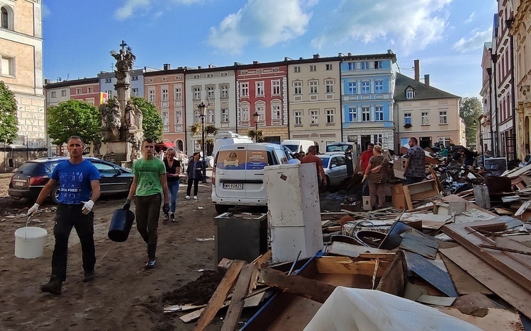 Powódź na ziemi kłodzkiej - po przejściu niszczącej fali [ZDJĘCIA]