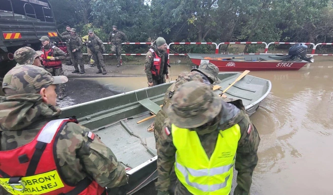 Śląskie. Sprzątanie po powodzi. Trwa usuwanie skutków wielkiej wody