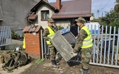 Kolejny dzień ciężkiej służby w walce z żywiołem