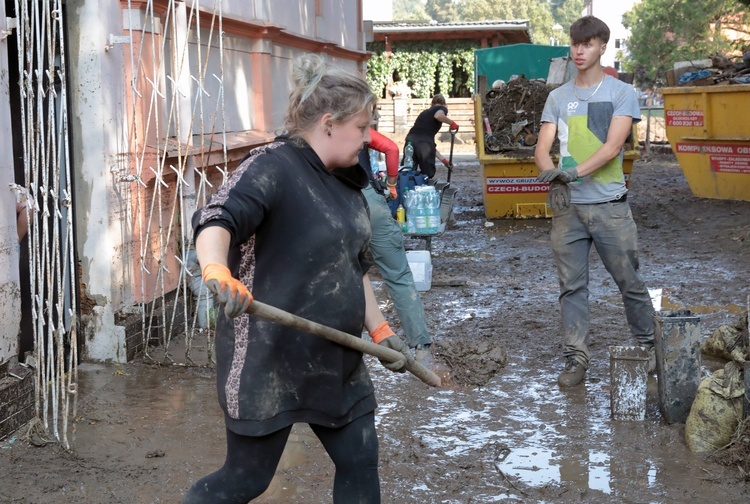 Głuchołazy po przejściu fali powodziowej [ZDJECIA]