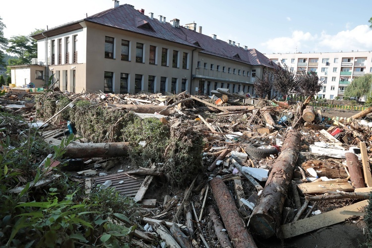 Głuchołazy po przejściu fali powodziowej [ZDJECIA]