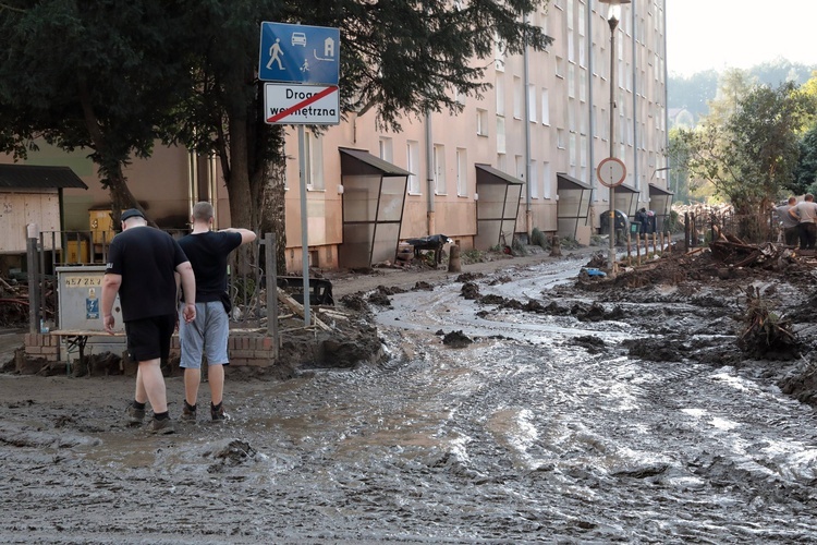 Głuchołazy po przejściu fali powodziowej [ZDJECIA]