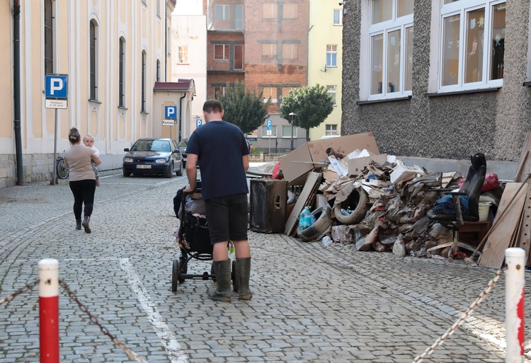 Głuchołazy po przejściu fali powodziowej [ZDJECIA]