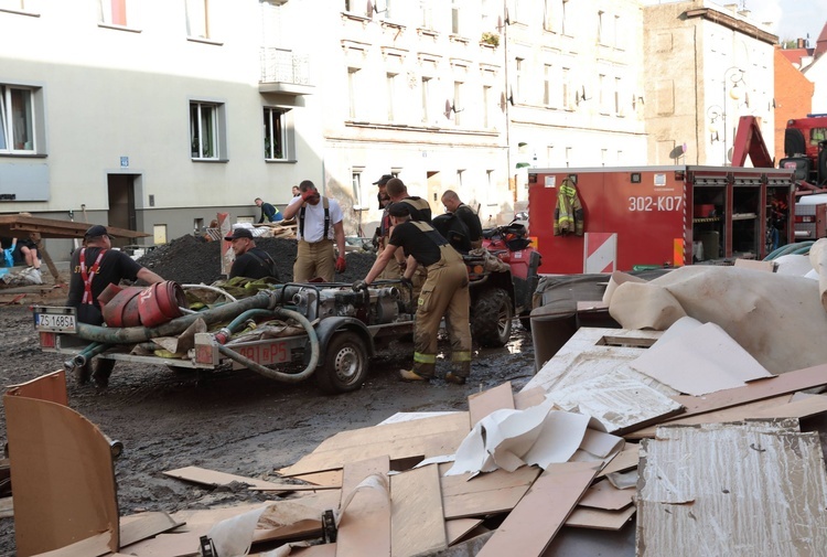 Głuchołazy po przejściu fali powodziowej [ZDJECIA]