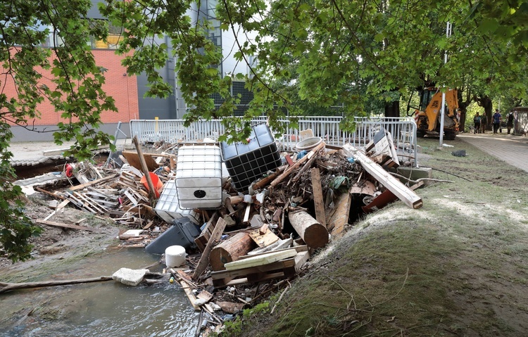 Głuchołazy po przejściu fali powodziowej [ZDJECIA]