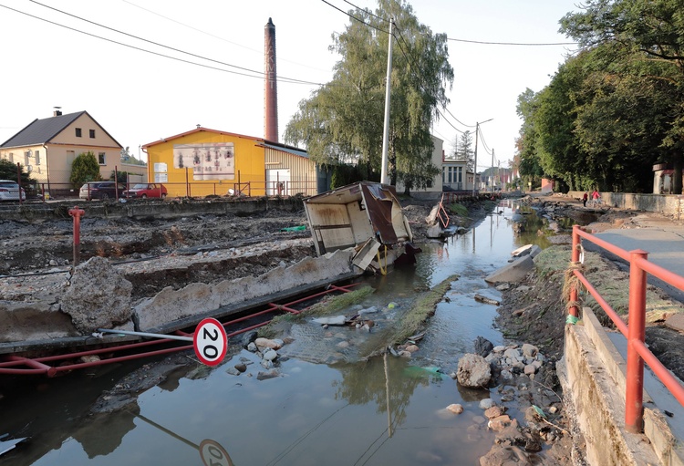 Głuchołazy po przejściu fali powodziowej [ZDJECIA]