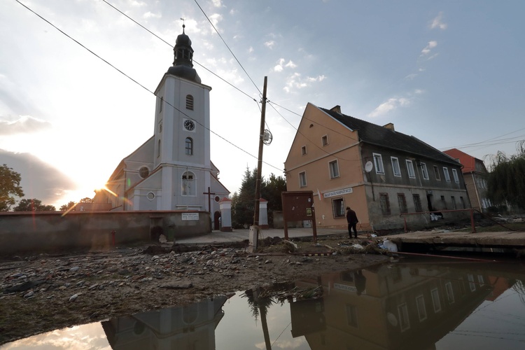 Głuchołazy po przejściu fali powodziowej [ZDJECIA]