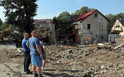 O katastrofie, o której się nie mówi. Powódź na ziemi kłodzkiej to prawdziwy armagedon [REPORTAŻ Z MIEJSCA]