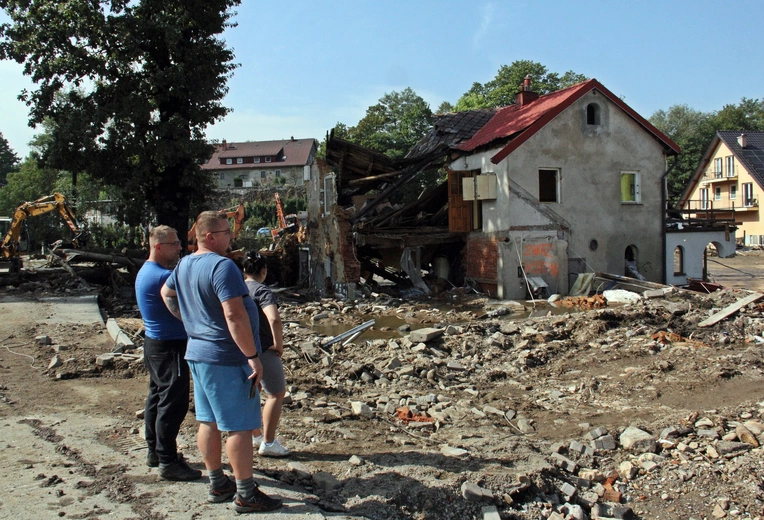 O katastrofie, o której się nie mówi. Powódź na ziemi kłodzkiej to prawdziwy armagedon [REPORTAŻ Z MIEJSCA]