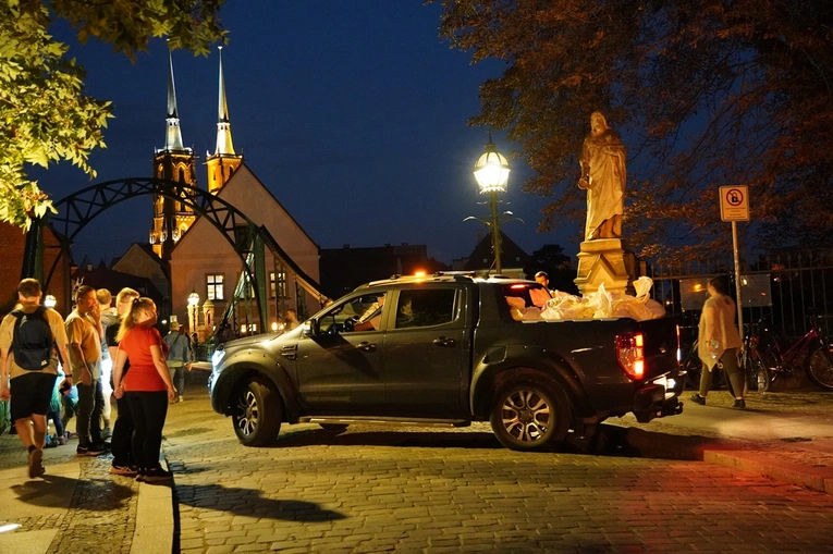 Ostrów Tumski przygotowuje się na falę powodziową
