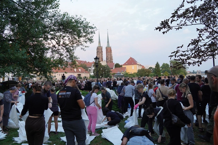 Ostrów Tumski przygotowuje się na falę powodziową