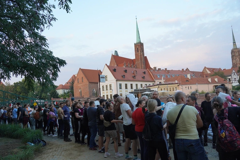 Ostrów Tumski przygotowuje się na falę powodziową