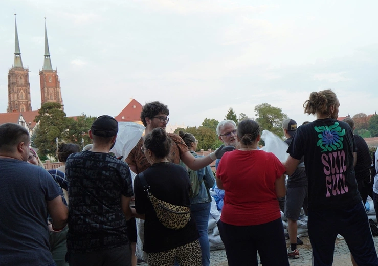 Ostrów Tumski przygotowuje się na falę powodziową