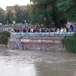 Ostrów Tumski przygotowuje się na falę powodziową