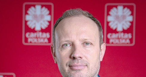 Jak pomóc powodzianom? Rozmowa z rzecznikiem Caritas Polska