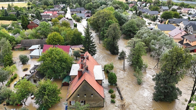 Zalane tereny w Chomiąży na Opolszczyźnie.