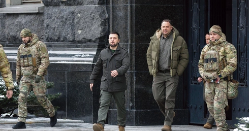 Andrij Jermak (drugi z prawej) – szef kancelarii prezydenta Ukrainy – cieszy się nieograniczonym zaufaniem prezydenta Zełenskiego.Bywa czasem nazywany nieformalnym wiceprezydentem.