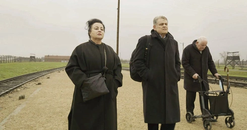 Od lewej: Maya Lasker-Wallfisch, Kai Höss i Hans-Jürgen Höss.