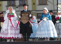 Żywczanie podczas prezentacji swojego ubioru.