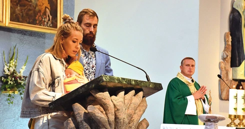 Mszy św. przewodniczył biskup pomocniczy,  który z pielgrzymami przebył całą drogę.