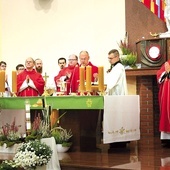 Biskup gliwicki przewodniczył Mszy św. w zabrzańskim kościele św. Wojciecha.