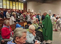 Centralnym punktem każdego dnia była Eucharystia.