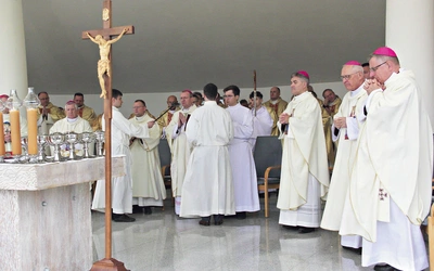 Mszy św. w koncelebrze biskupów i kapłanów przewodniczył abp Wojda.