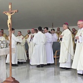 Mszy św. w koncelebrze biskupów i kapłanów przewodniczył abp Wojda.