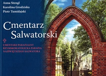 Zwany jest „nekropolią uczonych, pisarzy i artystów”, także o kresowych korzeniach.