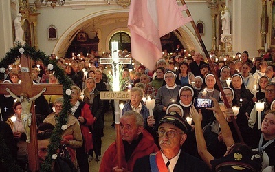 	Bazylika pękała w szwach.