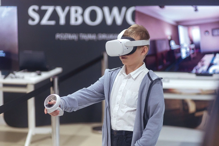 	W trakcie spotkania została zaprezentowana aplikacja Szybowcowa ‘87, która za pomocą gogli VR przenosi użytkowników do końcówki lat 80. XX wieku i wirtualnej drukarni Solidarności Walczącej.