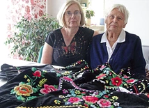 	Zofia Janeczkowa i jej córka Stanisława Kądzielawa – to dwa z pięciu pokoleń malarskich w tej rodzinie.