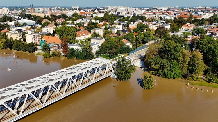 Odra w Opolu. Jeszcze przed szczytem fali