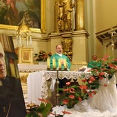 Nadal jest w sercu wielu osób