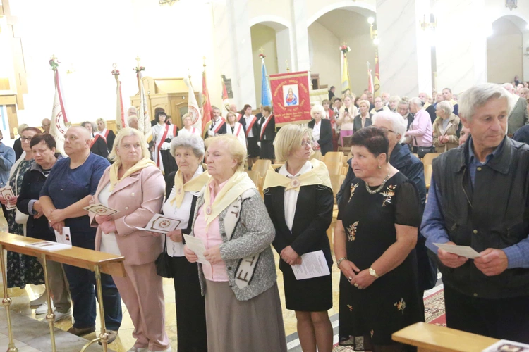 Pielgrzymka straży honorowej NSPJ