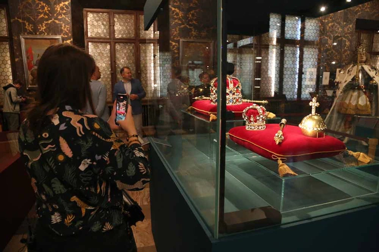Wystawa o koronacjach królów Sasów na Wawelu