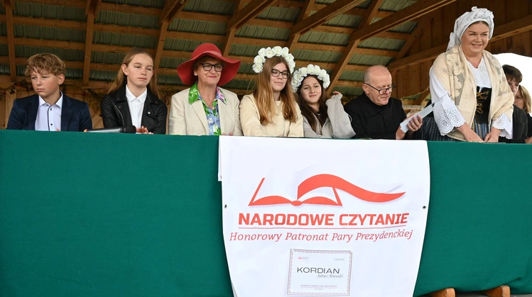 Narodowe Czytanie w parafii w Miętustwie