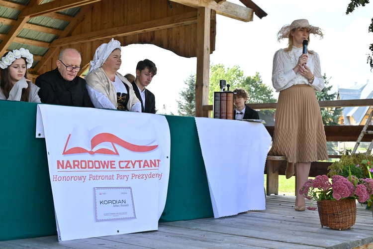 Narodowe Czytanie w parafii w Miętustwie