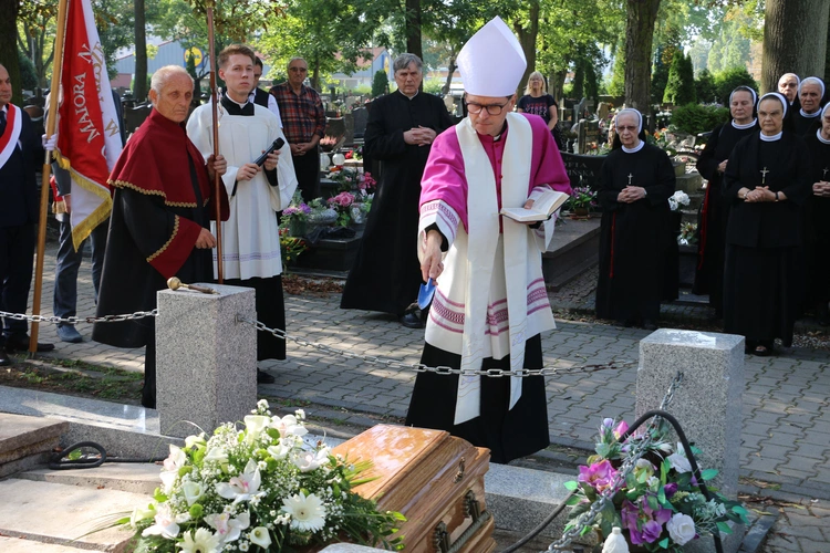 Płock. Pogrzeb ks. Zdzisława Konarzewskiego (1934-2024)