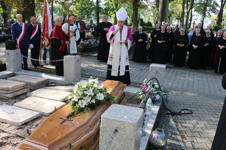 Płock. Pogrzeb ks. Zdzisława Konarzewskiego (1934-2024)