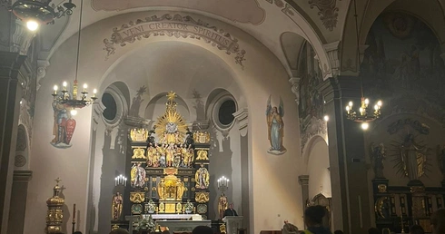 Nocna pielgrzymka młodzieży