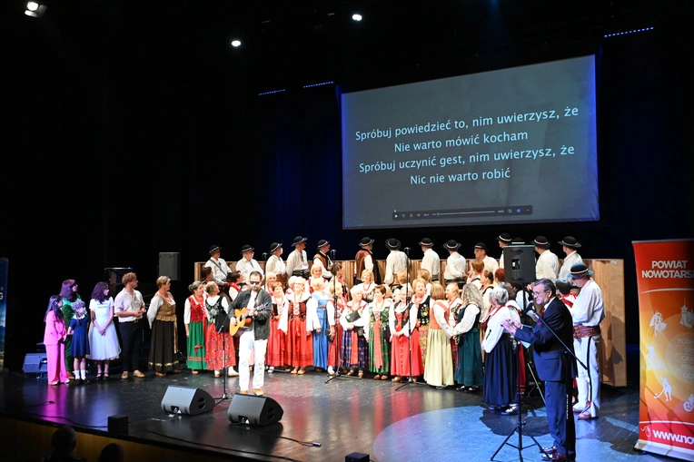 Zaśpiewali i pomogli