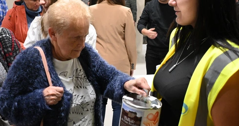 Zaśpiewali i pomogli