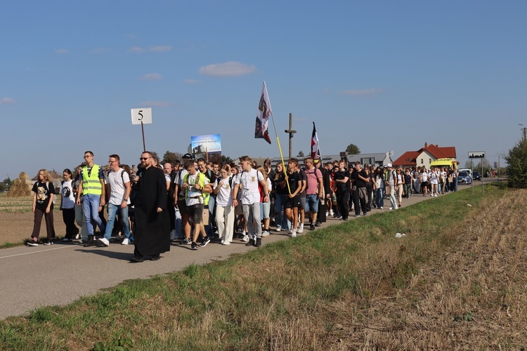 Przasnysz-Rostkowo. Pielgrzymka młodzieży