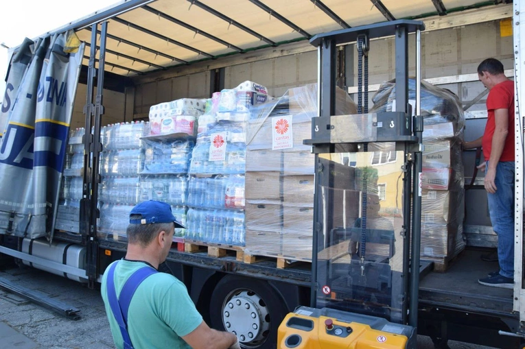 Pięć transportów od Caritas dla powodzian