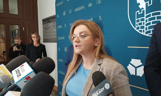 Zabrze. Miejska kasa świeci pustkami. Stu urzędników pożegnało się z pracą