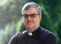 Ks. dr hab. Wojciech Kluj, prof. UKSW, jest misjonarzem oblatem Maryi Niepokalanej. Wykłada misjologię na UKSW w Warszawie.